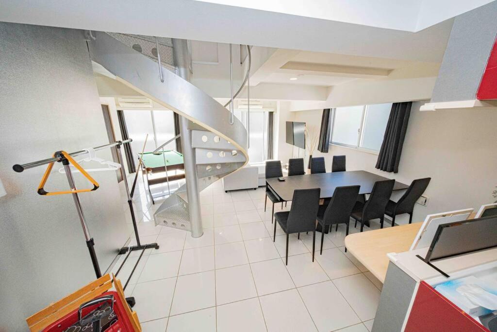 Apartmán メルシアター鈍色の風・最上階デザイナーズルーム Ósaka Exteriér fotografie