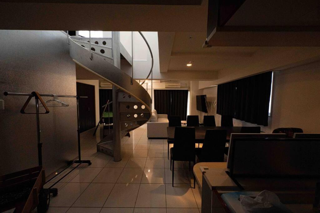 Apartmán メルシアター鈍色の風・最上階デザイナーズルーム Ósaka Exteriér fotografie