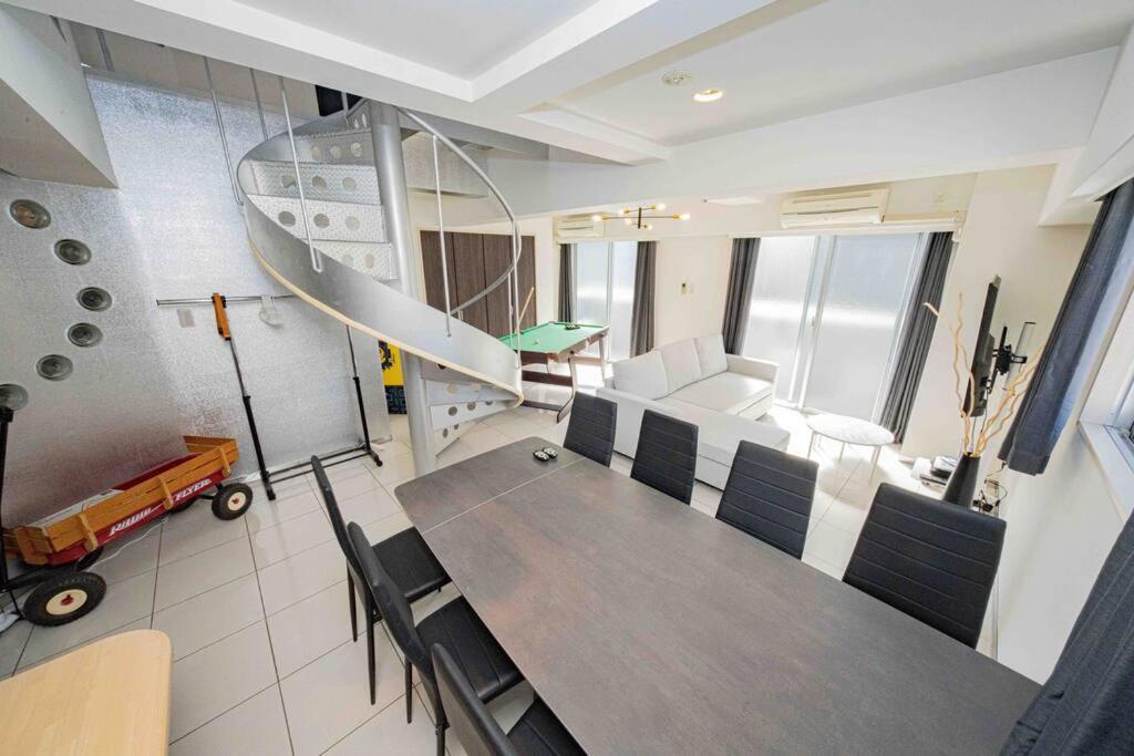 Apartmán メルシアター鈍色の風・最上階デザイナーズルーム Ósaka Exteriér fotografie