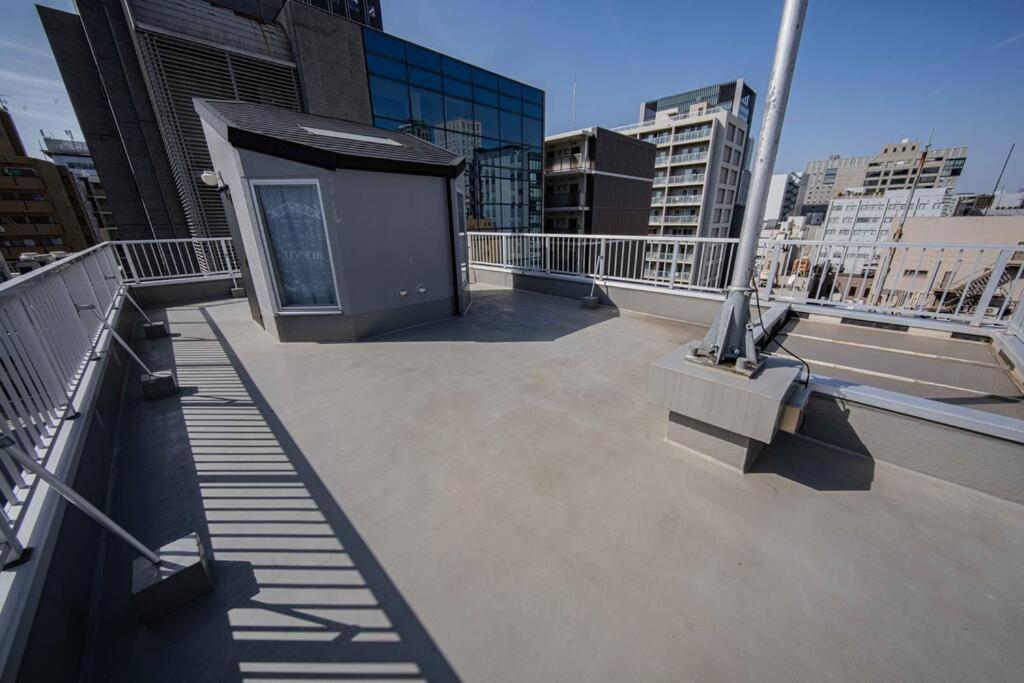 Apartmán メルシアター鈍色の風・最上階デザイナーズルーム Ósaka Exteriér fotografie